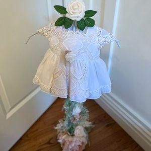 White dress for baby 0-3 months never worn. Matching bonnet as well.